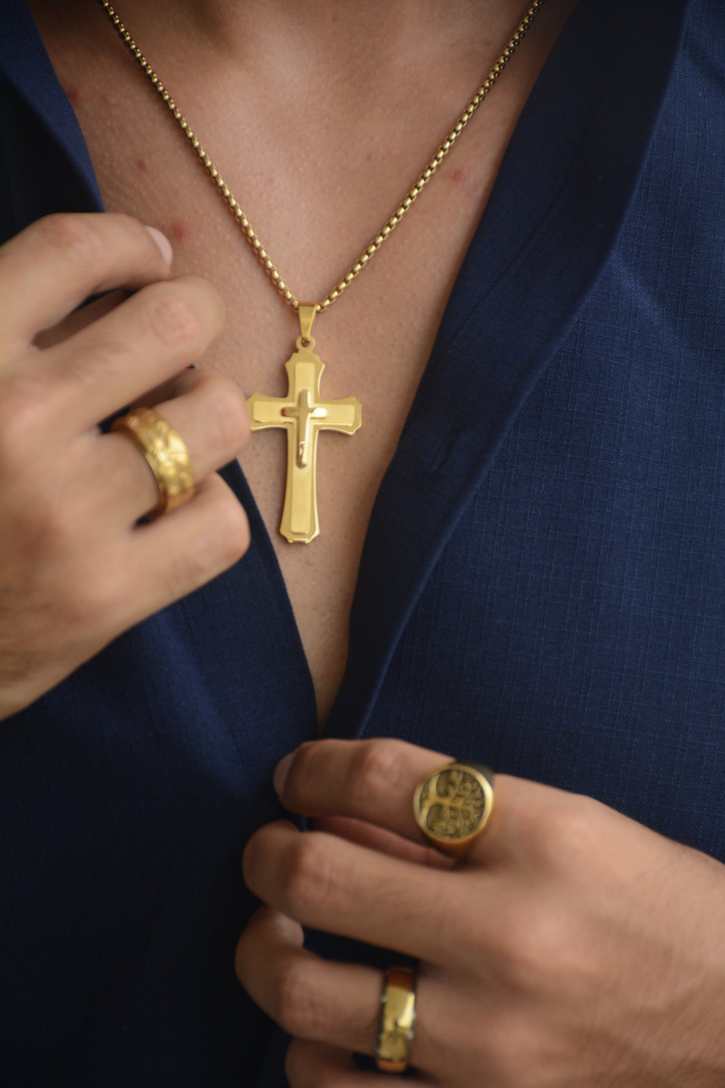Cadena Crucifix Resurrecition