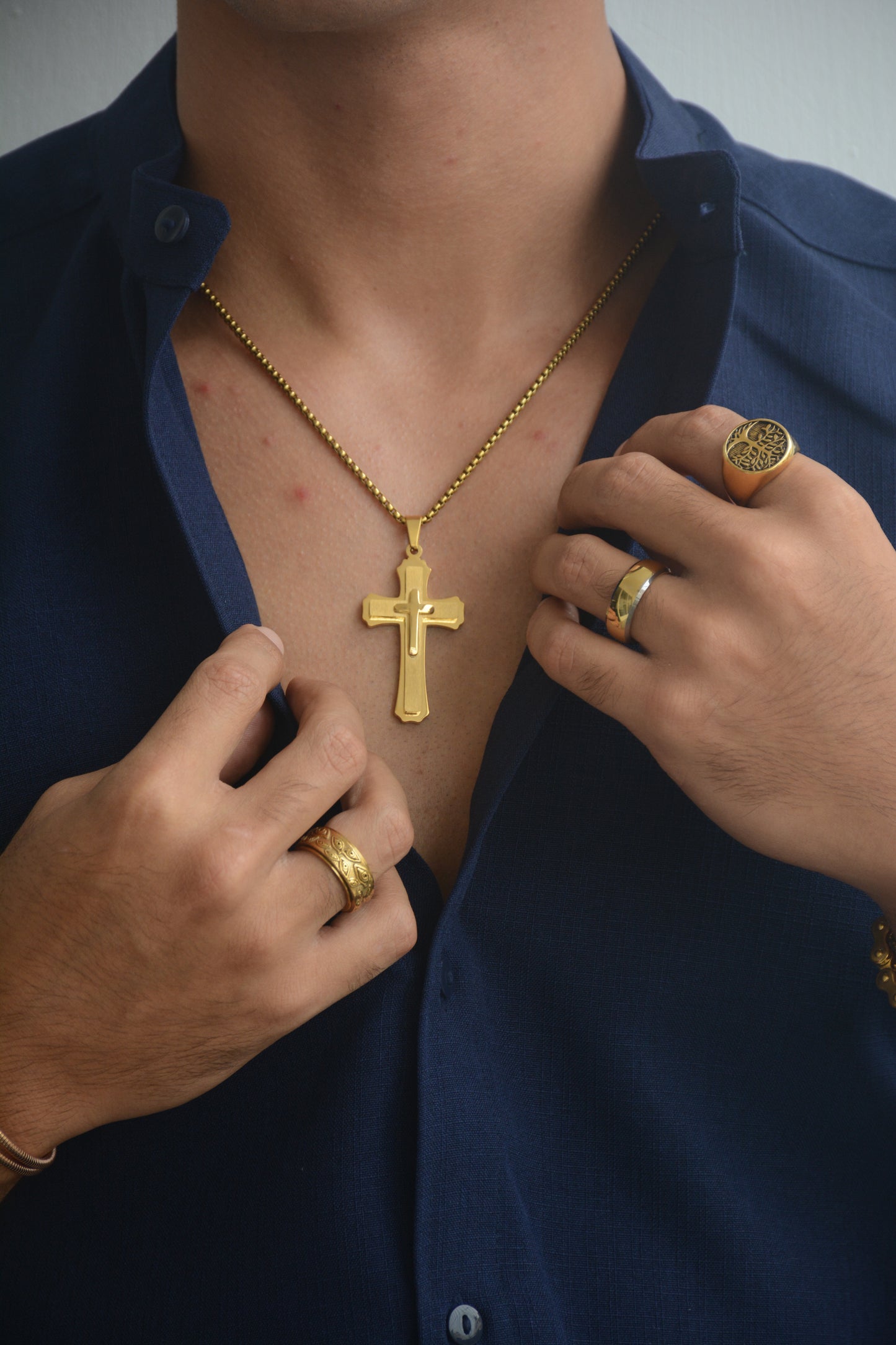 Cadena Crucifix Resurrecition