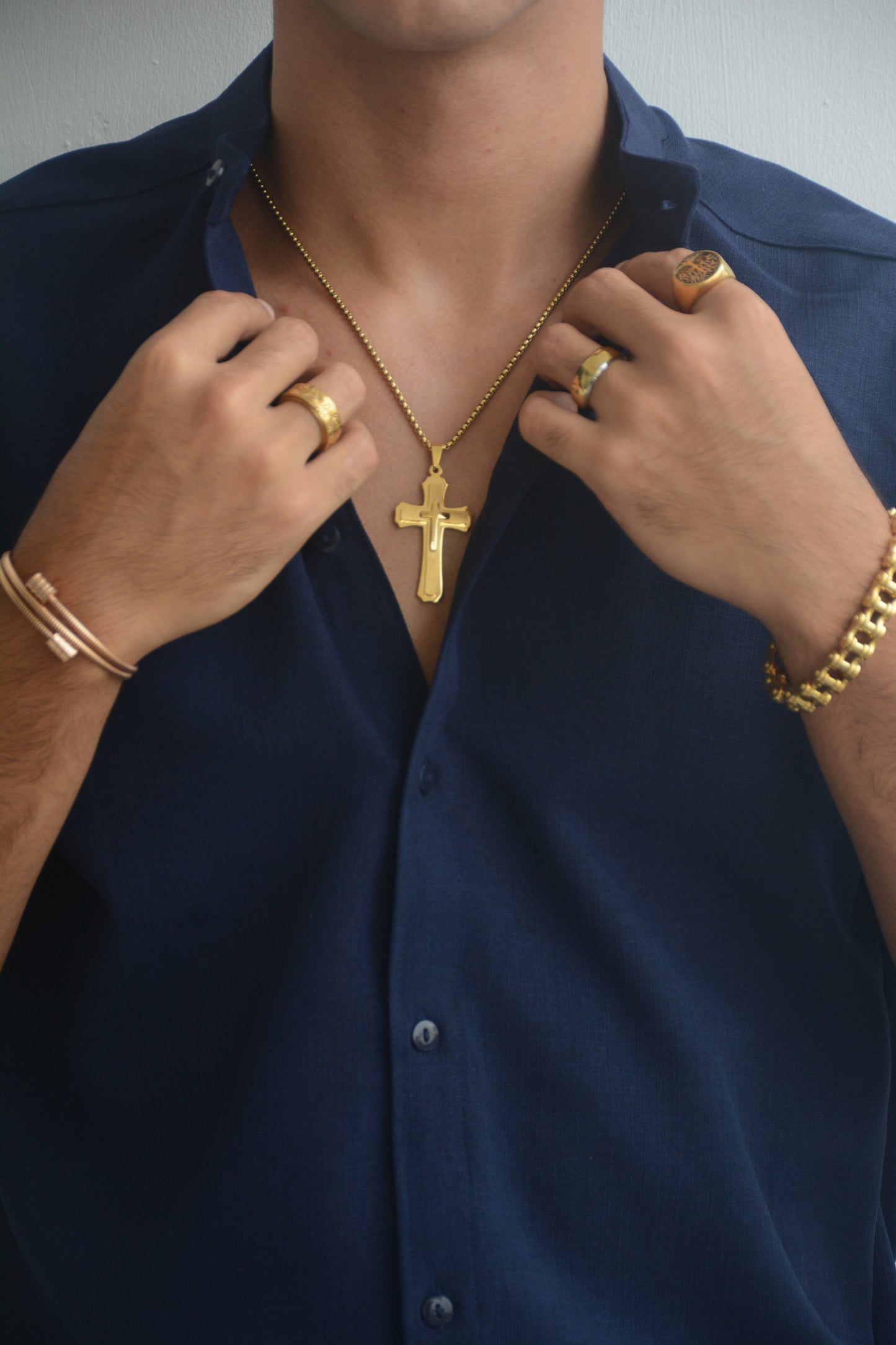 Cadena Crucifix Resurrecition