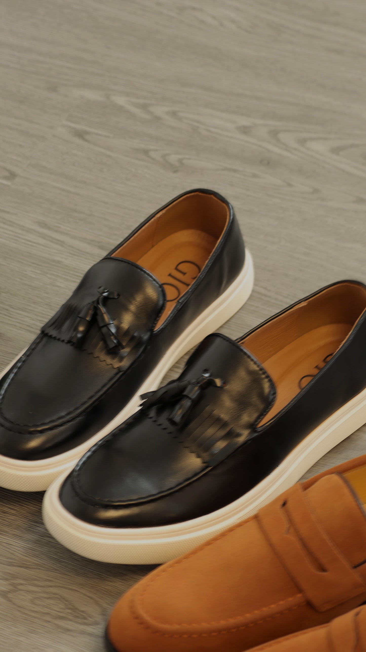 Zapato Midnight Tassel Crest Sneakers