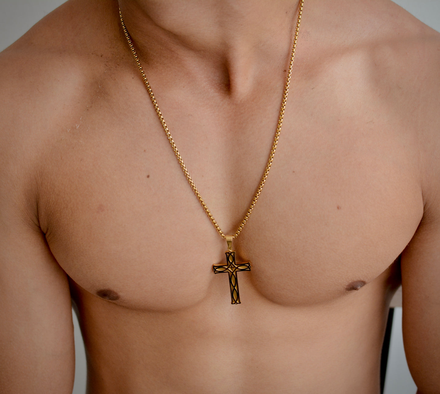 Cadena Crucifix Lux Details | COLECCION GIO ACCESSORIES