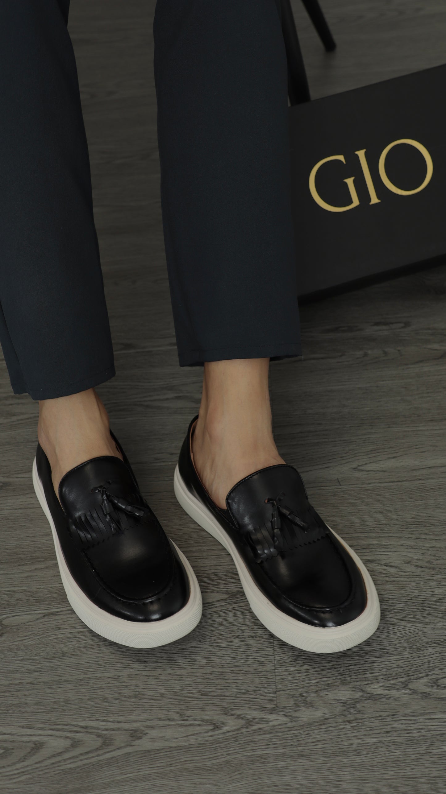 Zapato Midnight Tassel Crest Sneakers