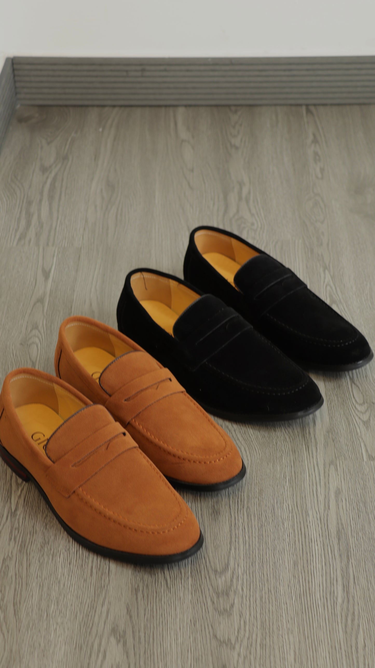 Zapato Prestige Black Suede Loafer