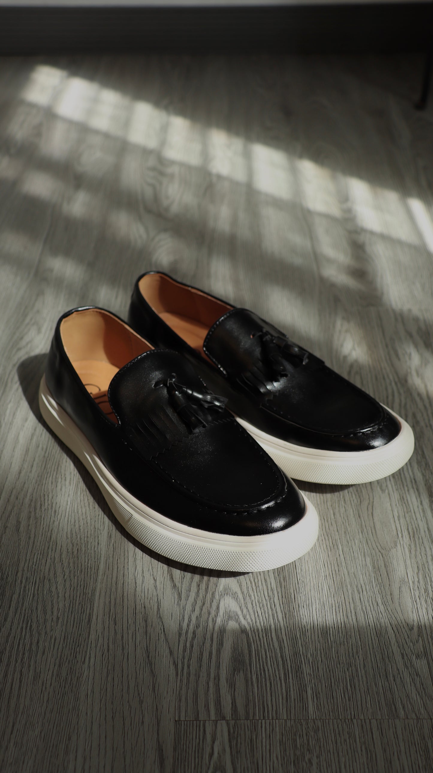 Zapato Midnight Tassel Crest Sneakers