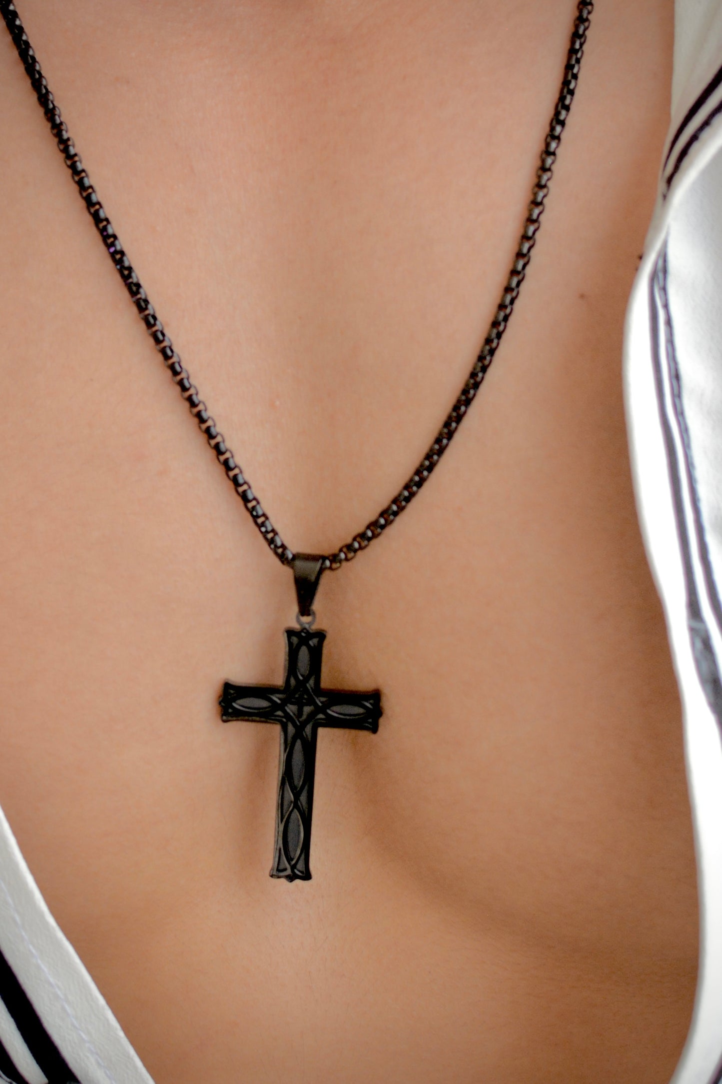 Cadena Crucifix Lux Details | COLECCION GIO ACCESSORIES