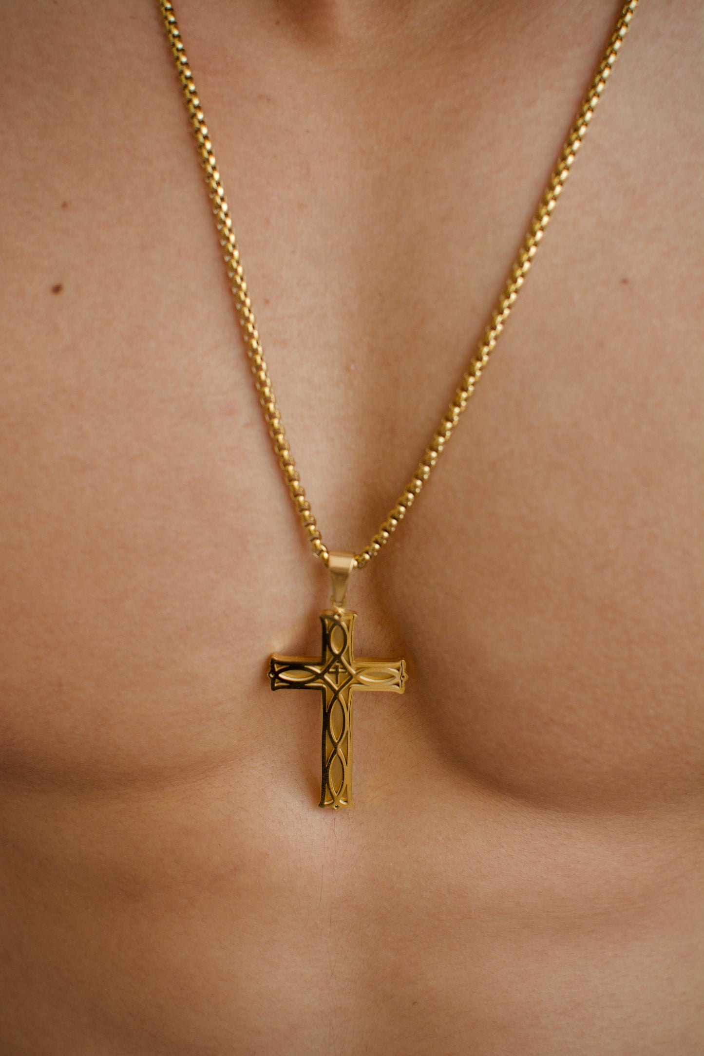 Cadena Crucifix Lux Details | COLECCION GIO ACCESSORIES