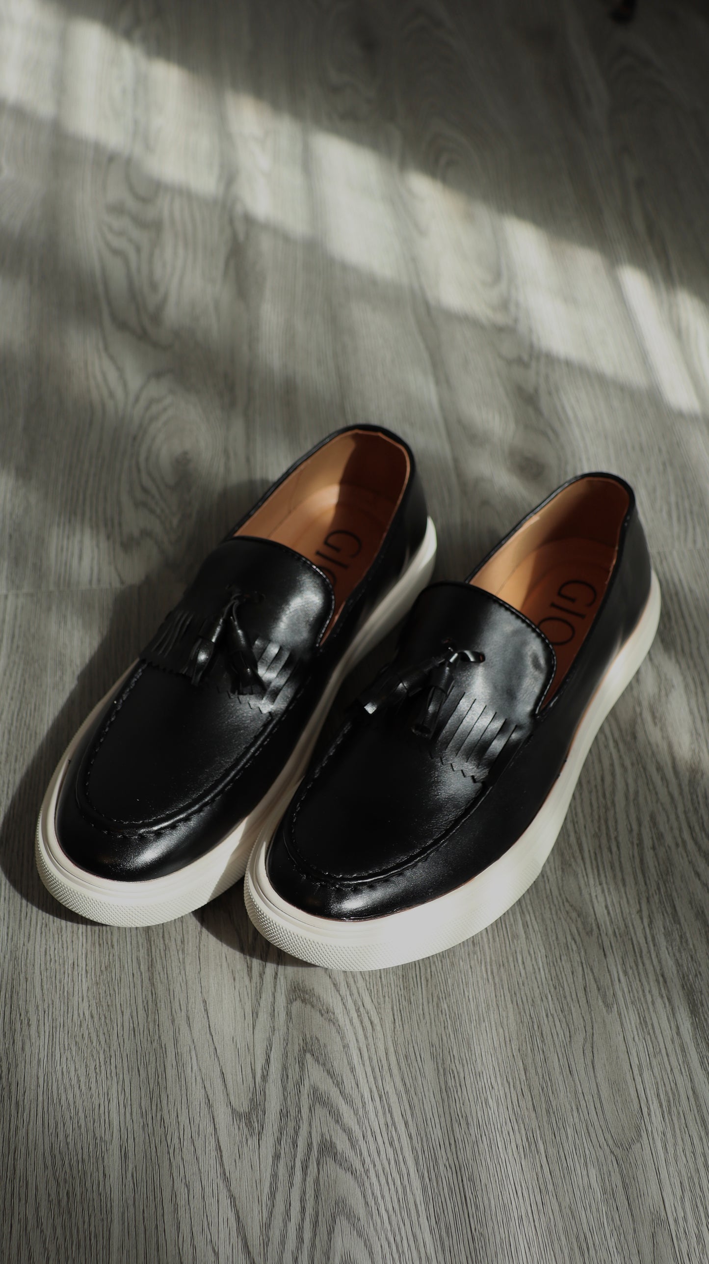 Zapato Midnight Tassel Crest Sneakers