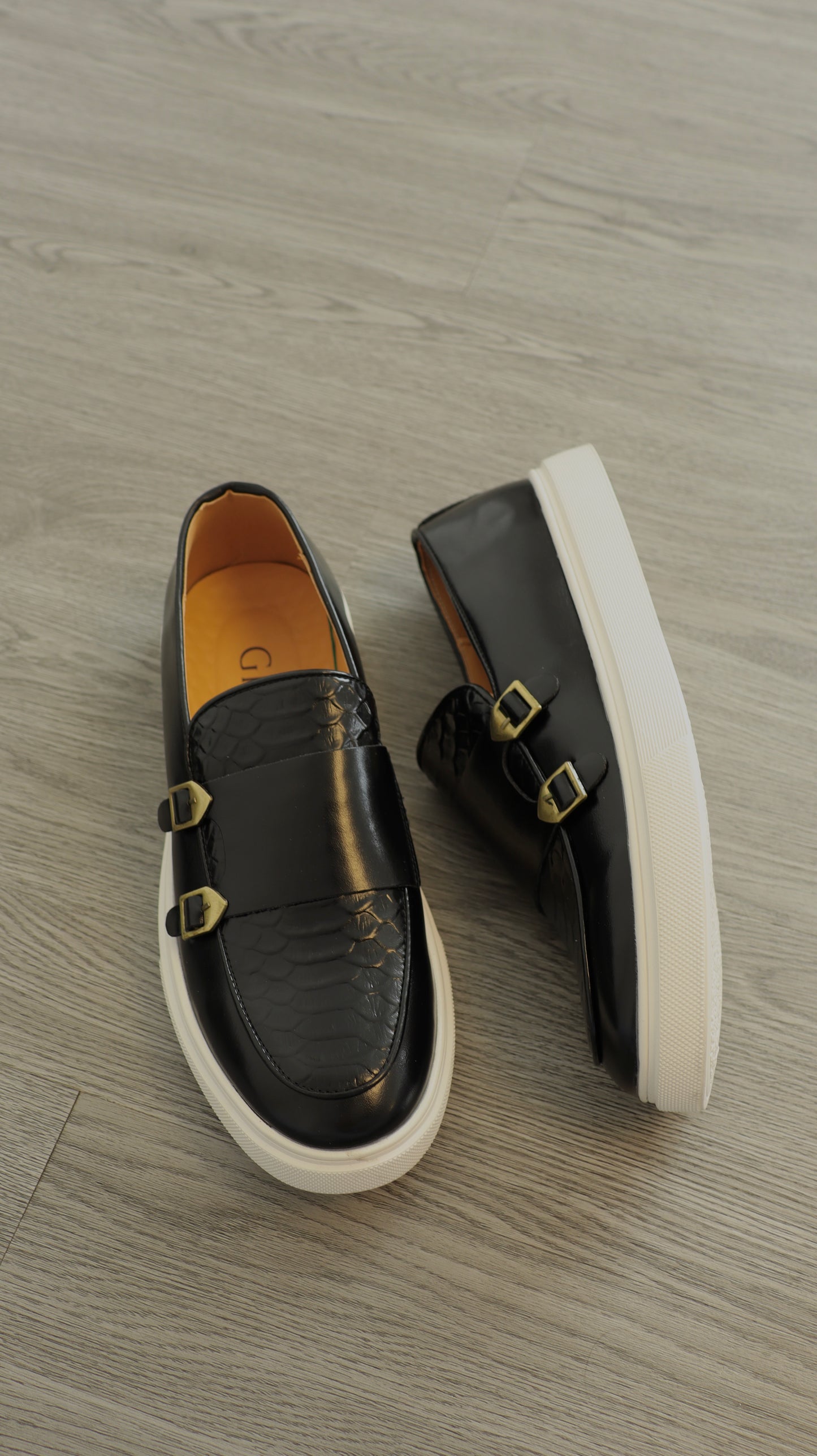Zapatos Midnight Crest Leather Sneakers