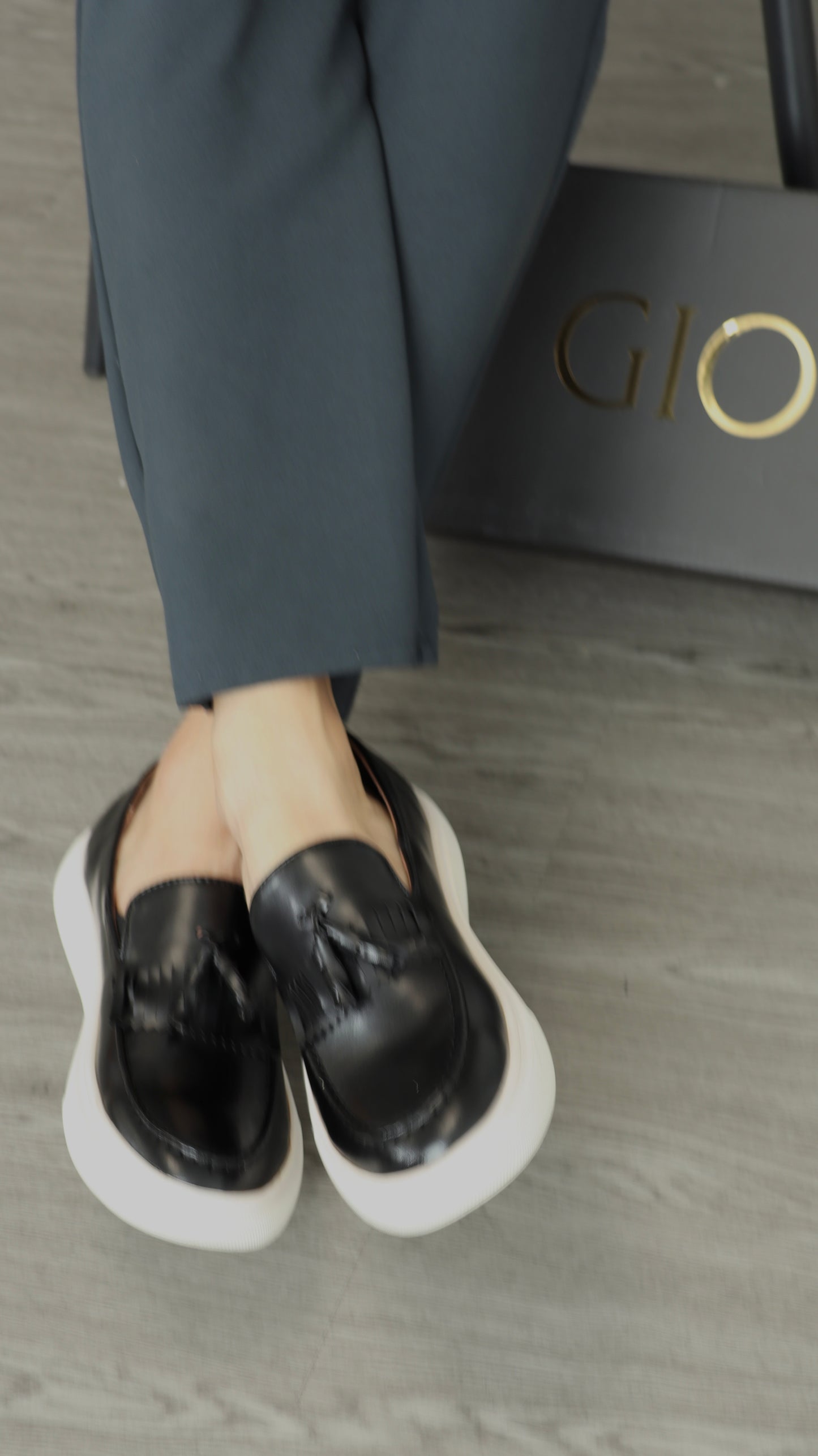 Zapato Midnight Tassel Crest Sneakers