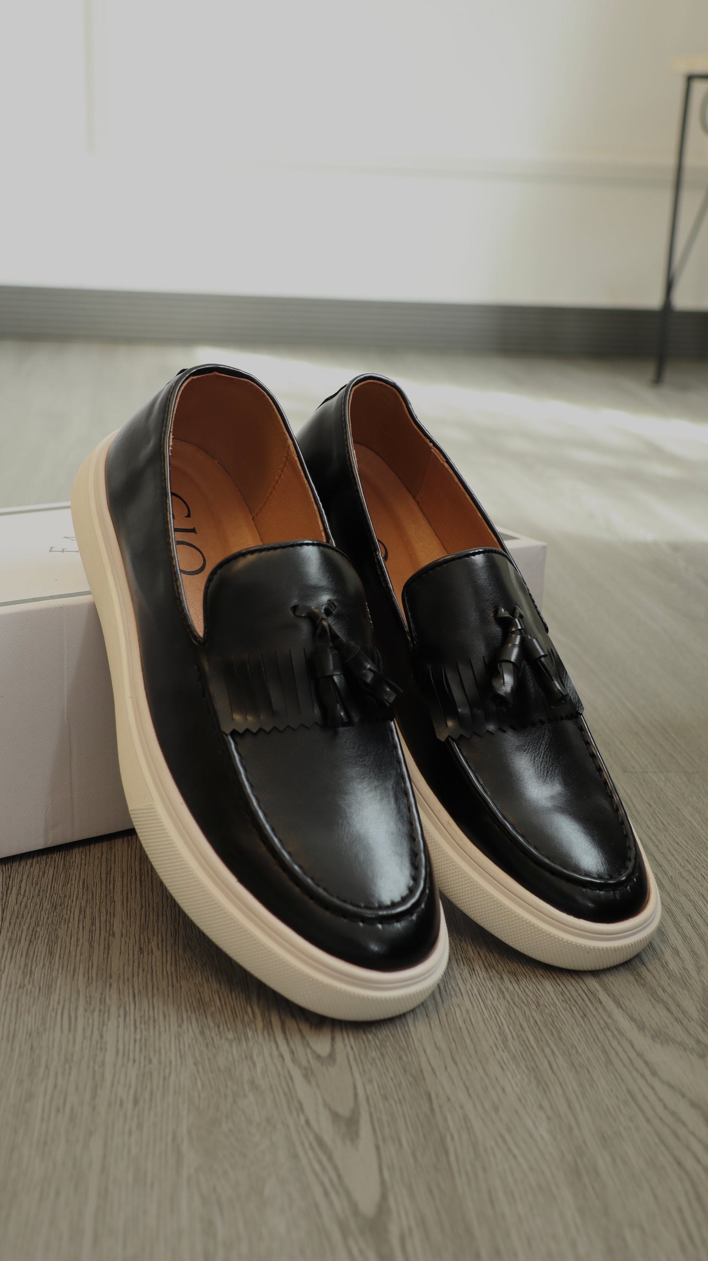 Zapato Midnight Tassel Crest Sneakers