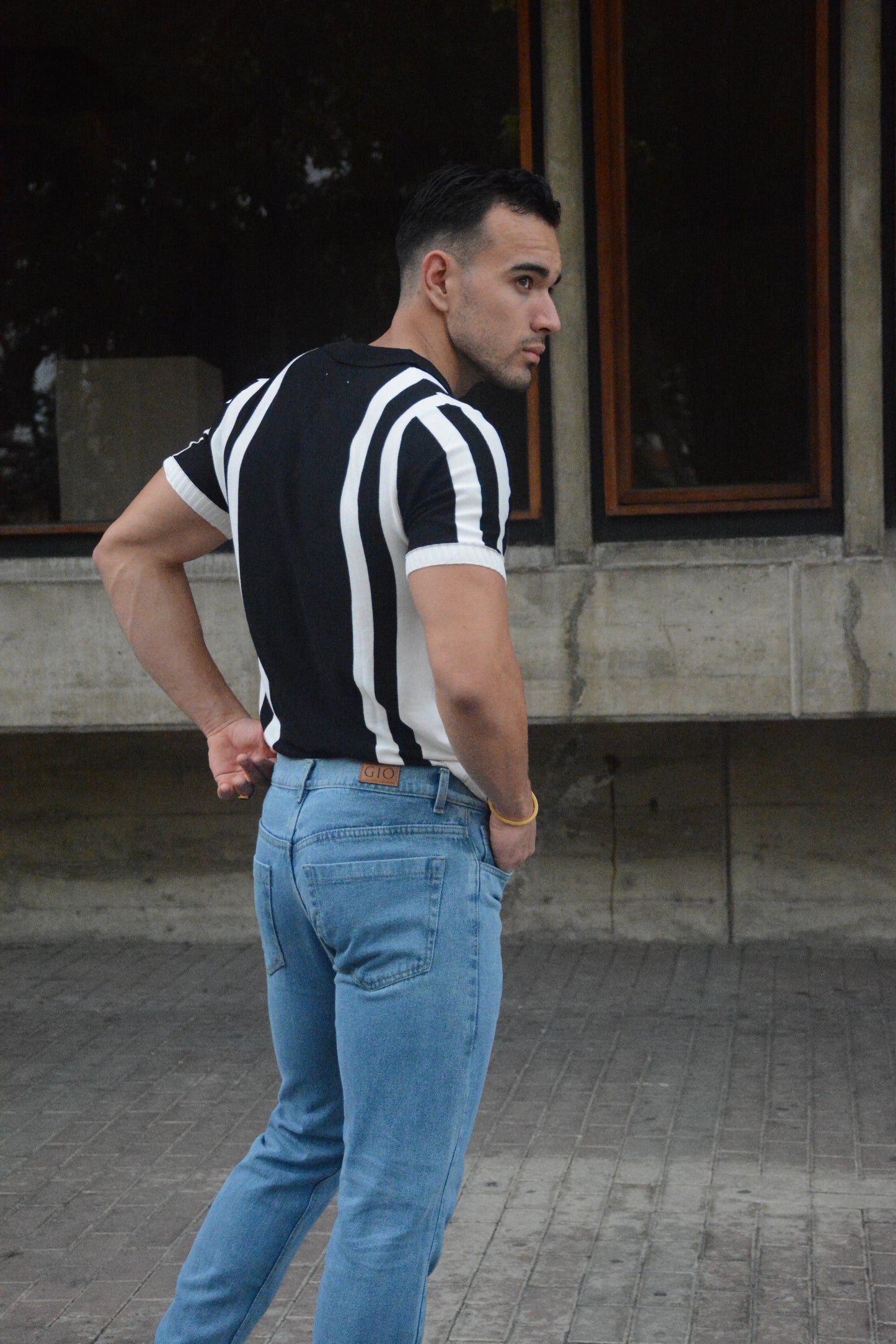 Polo “Noir Stripes Buttoned” – Negro & Blanco